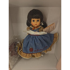 🍎 Madame Alexander “Apple of Grandma’s Eye” #39145 – 8" Doll – NRFB – w/ COA